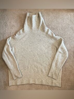 💕🔸 Aritzia Community Wool Yak Blend Turtleneck Sweater Cream S Oversized
